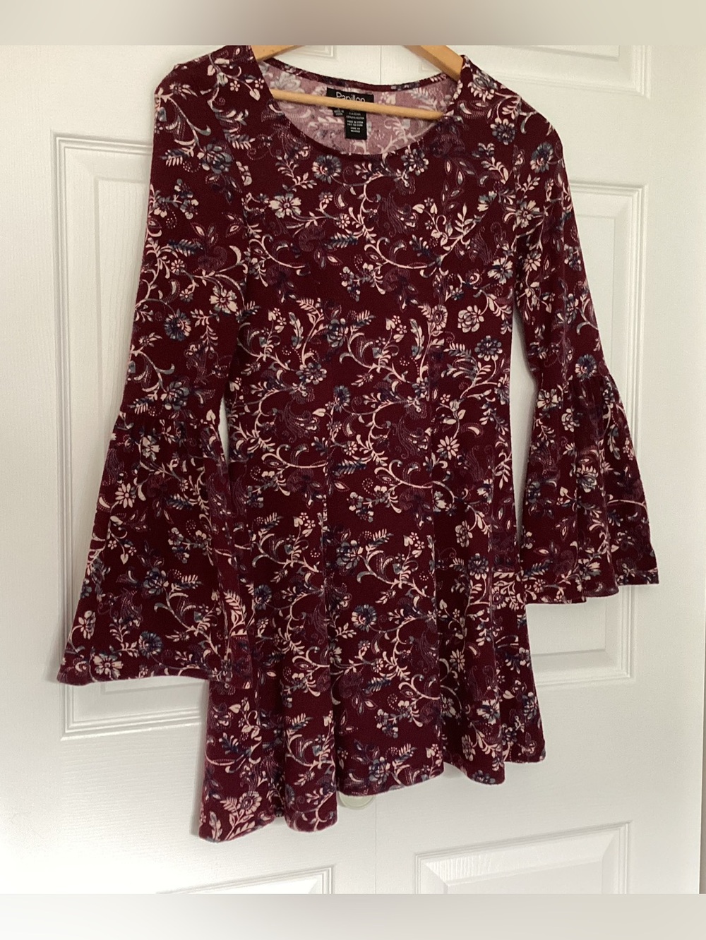 Papillon burgundy long sleeve dress with a pretty bell sleeve. Size S.
